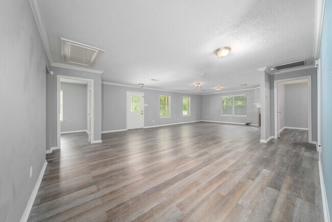 Building Photo - 327 Chateau Woods Pkwy Dr