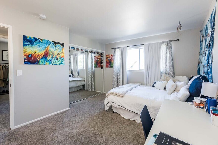 Building Photo - 1750 Prefumo Canyon Rd