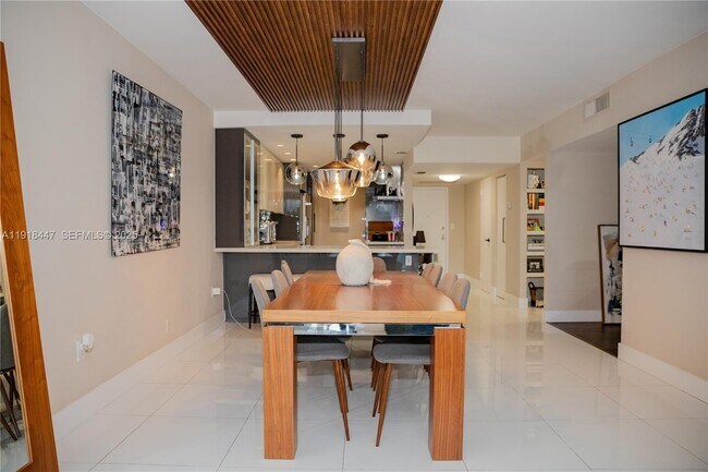 Building Photo - 3375 N Country Club Dr