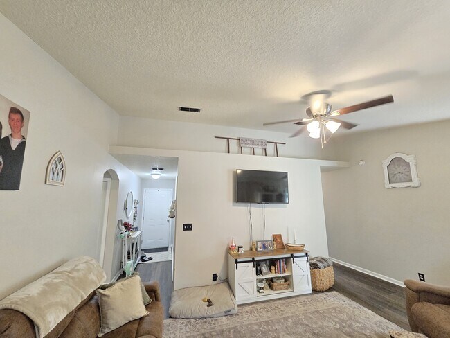 Building Photo - 130 Dellwood Pl