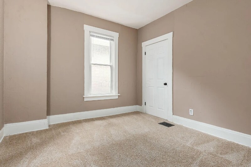 Building Photo - 440 S Ohio Ave