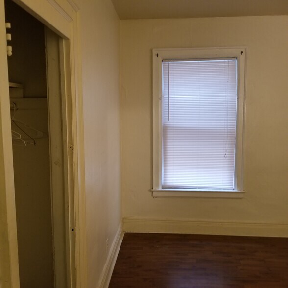 Building Photo - 576 Potomac Ave