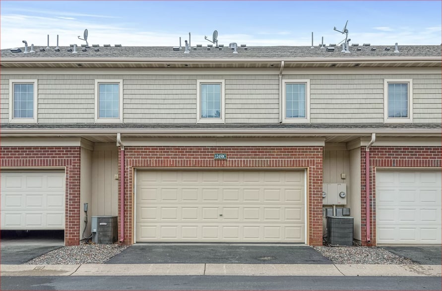 Back - 12450 Flanders Ct NE