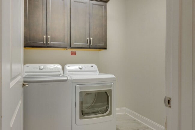 Building Photo - Spacious 3 Bed 2 Bath -The Landings At New Riverside