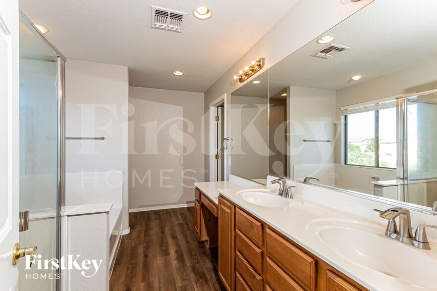 Building Photo - 12949 N Desert Olive Dr