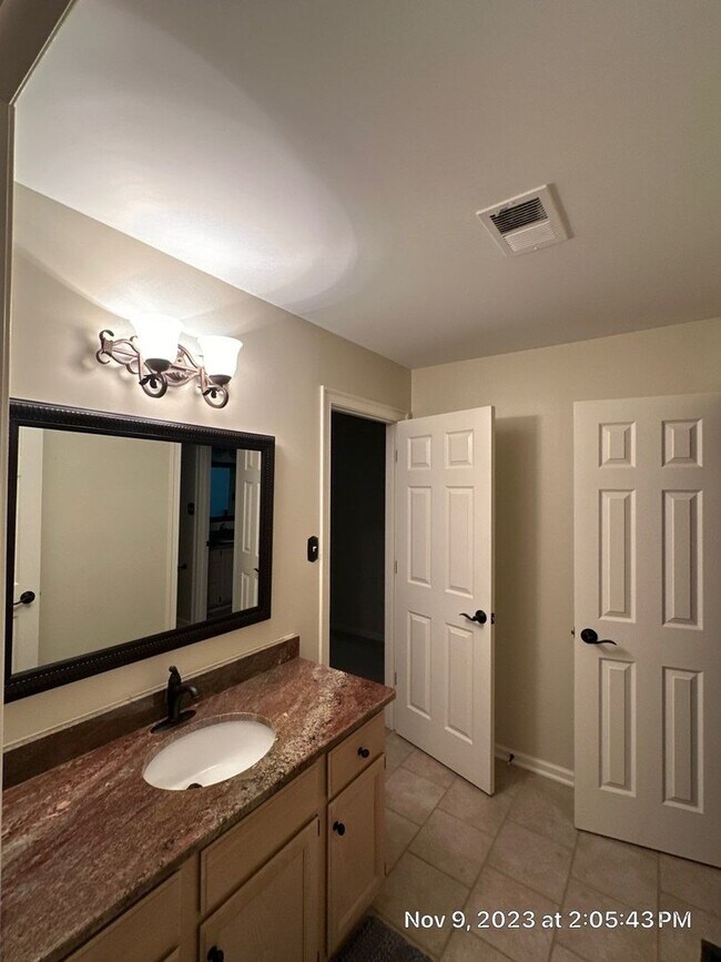 Building Photo - Collierville Home NOW Available on the Gol...