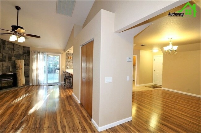 Building Photo - 1708 Gold Hills Dr