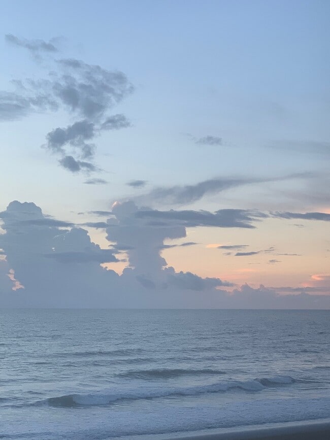 Building Photo - Ocean FRONT Studio! Amazing and must see! DEPOSIT-FREE Renting option thru OBLIGO! Deposit Altern...