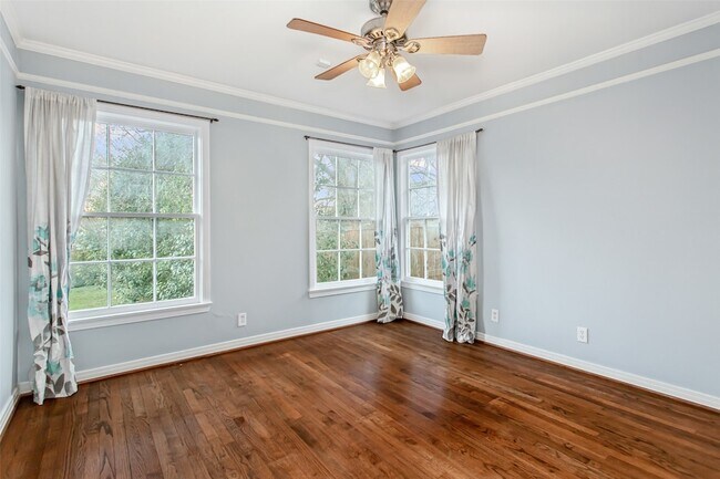 Building Photo - 8642 Daytonia Ave