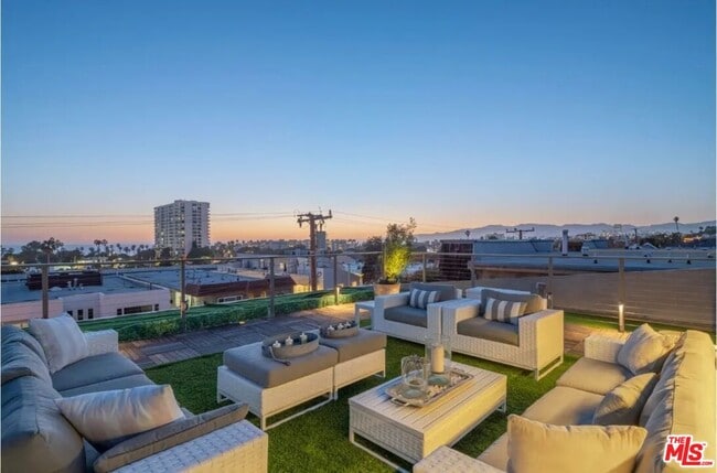 Building Photo - 2805 3rd St