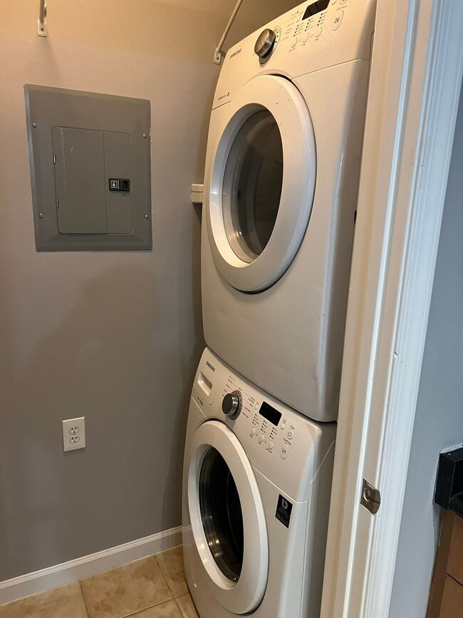 Building Photo - L(o)(o)K what we found!