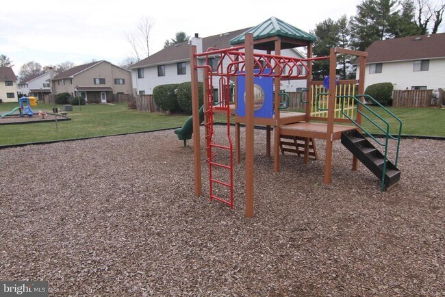 Building Photo - 9008 Sandalwood Dr