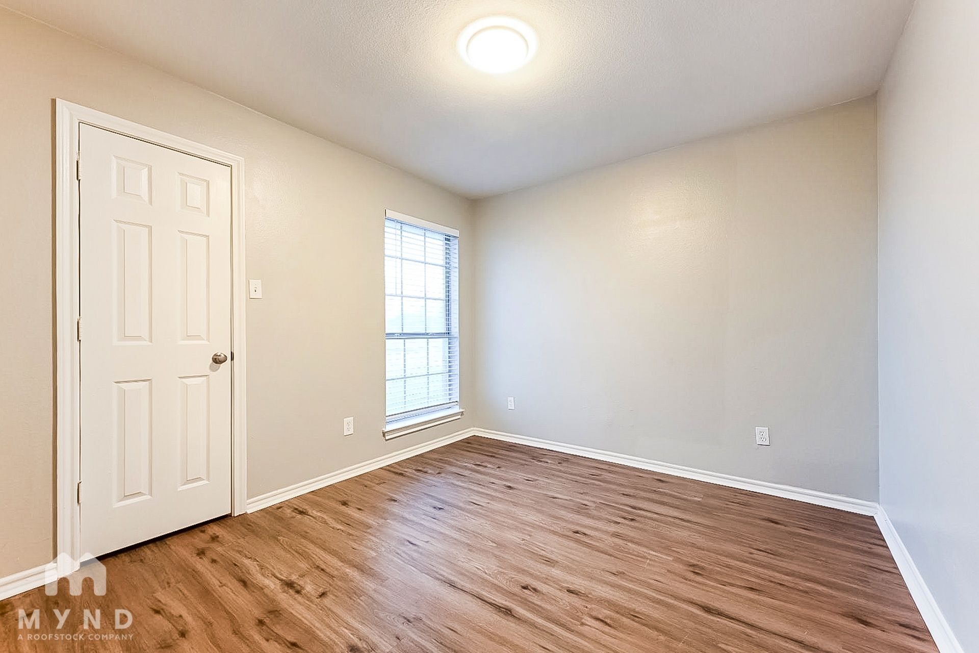 Building Photo - 2526 Sunset Dr