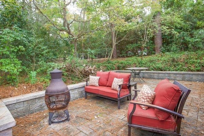 Building Photo - Cottage life in Southern Pines