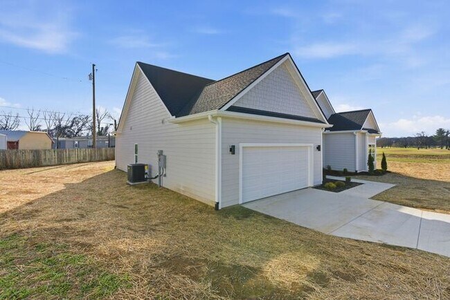 Building Photo - Brand New Home in Old Hickory - Golf Course Views - Pet Friendly
