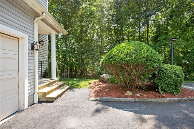Building Photo - 116 Weatherstone Dr
