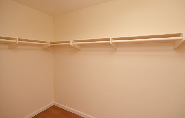 Building Photo - Beautiful 4 Br 2.5 bath Townhome in Calavera Hills!