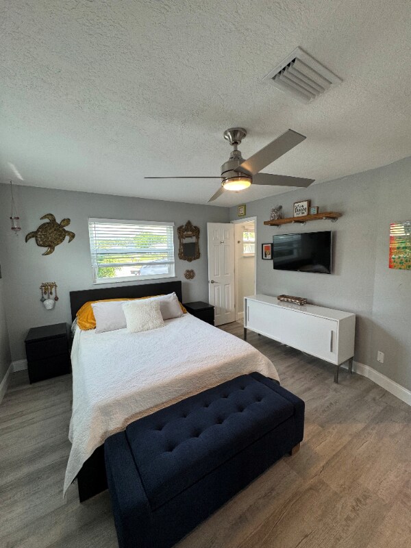 Building Photo - 380 Carrousel Ct