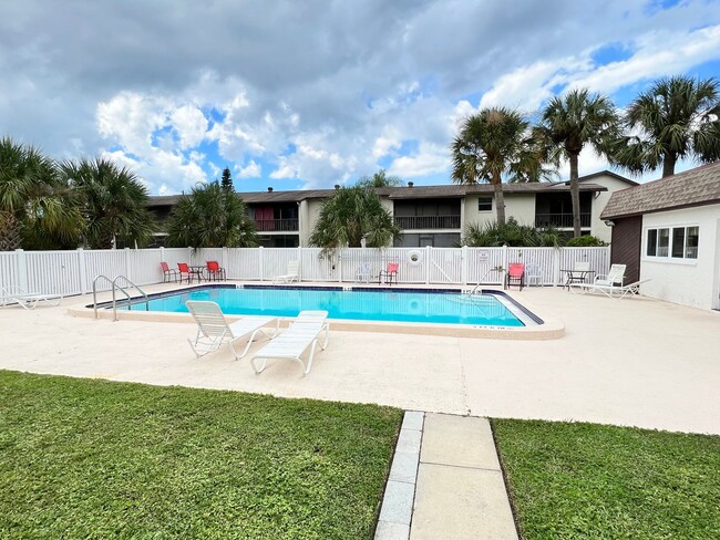 Building Photo - Cozy 1-Bedroom Apartment in Port Richey, F...