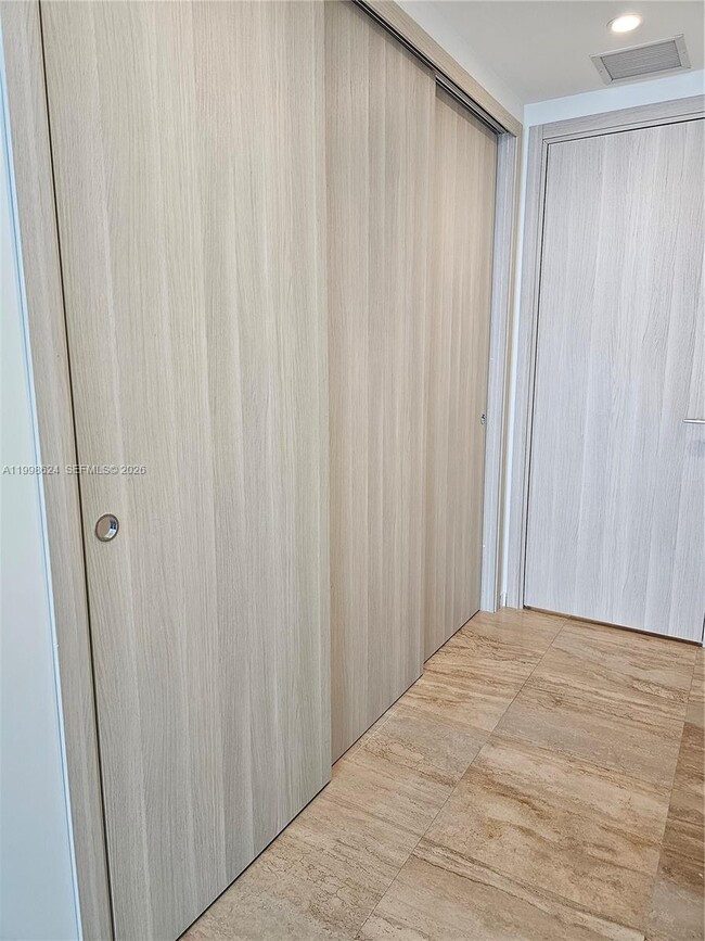 Building Photo - 1000 Brickell Plaza