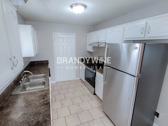 Building Photo - 4431 Grand Pyramid Dr