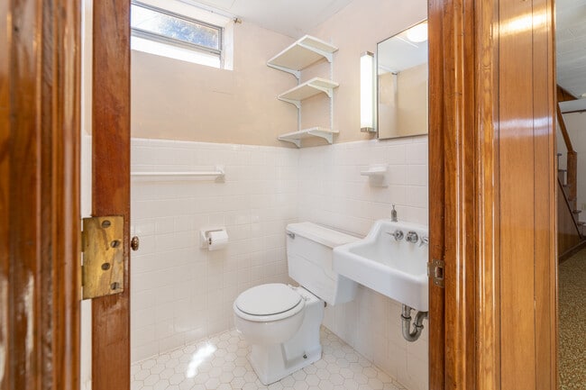 Building Photo - 443 Selica Rd