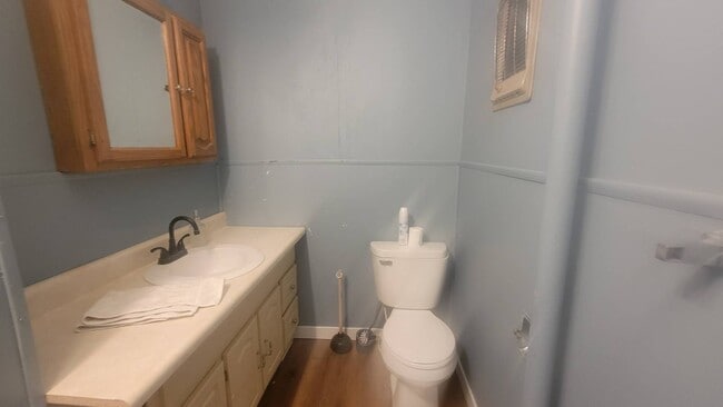 Building Photo - 1020 5th St