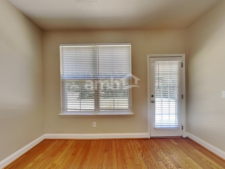 Building Photo - 284 Killarney Trl