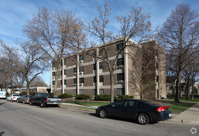 Building Photo - 809 Spring St NE