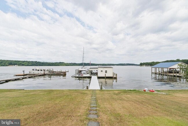 Building Photo - 36 Shore Dr