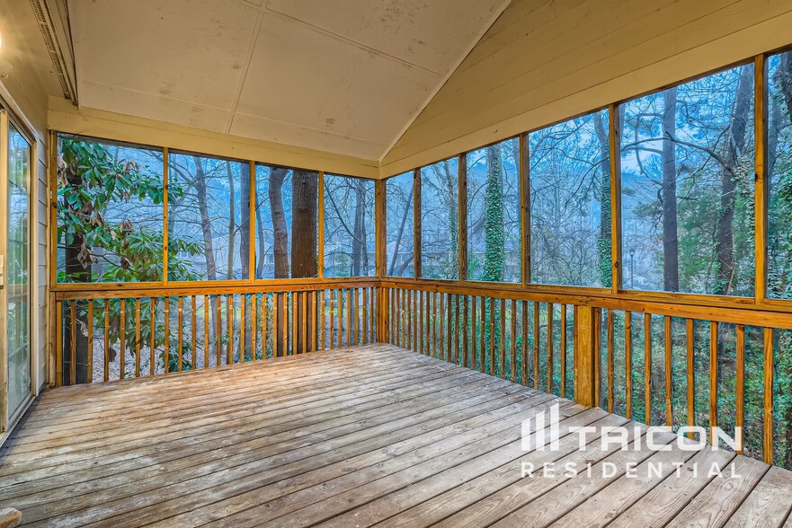 Building Photo - 350 Jamaica Cove SW