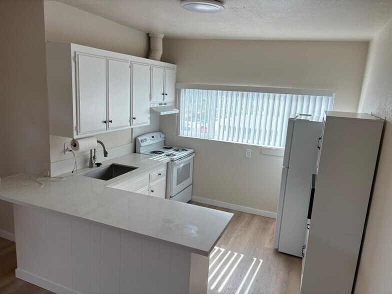 Building Photo - 1732 Hoover Ave