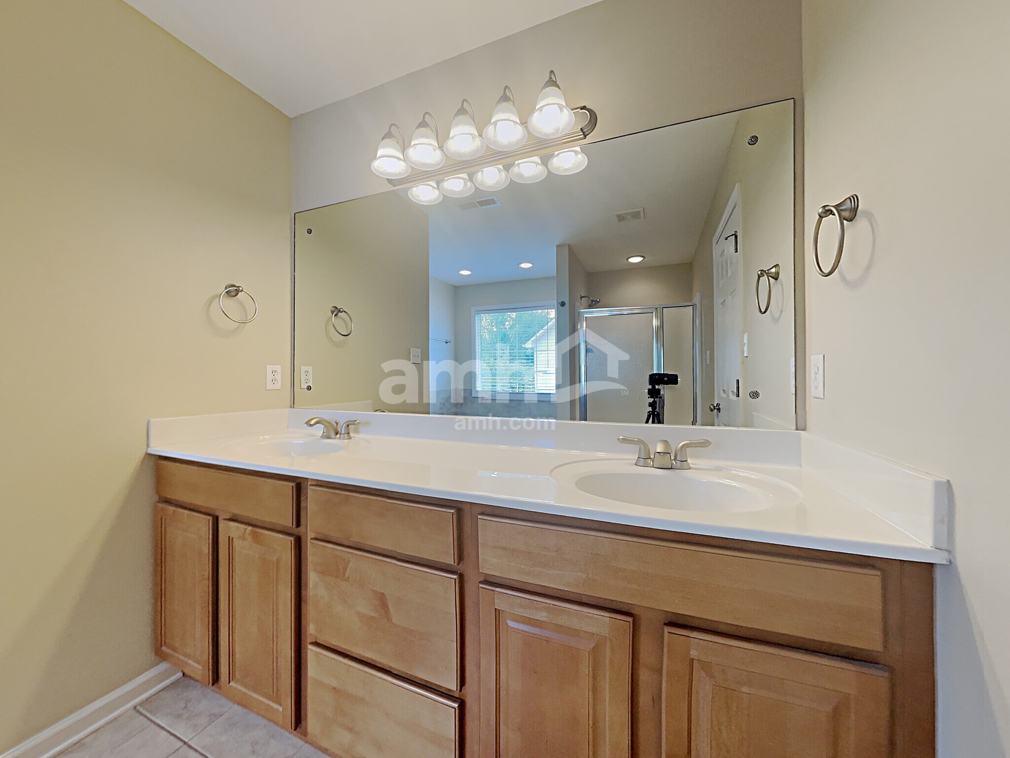 Building Photo - 1641 Silver Oak Ln