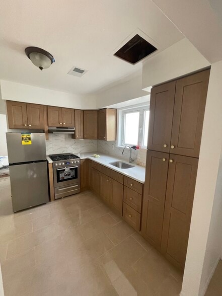 Building Photo - 134 Woodbine Ave