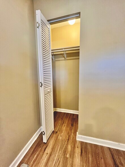 Building Photo - 3117 Debra Blvd