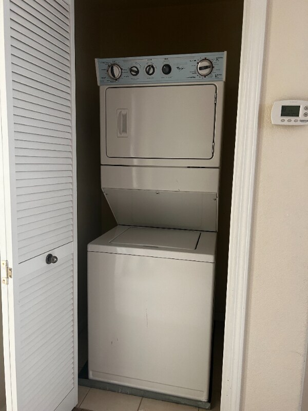 Building Photo - 2580 W El Camino Ave