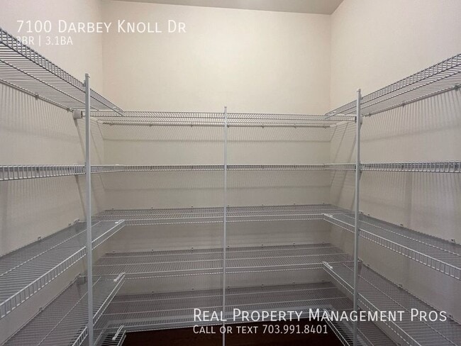 Building Photo - 7100 Darbey Knoll Dr
