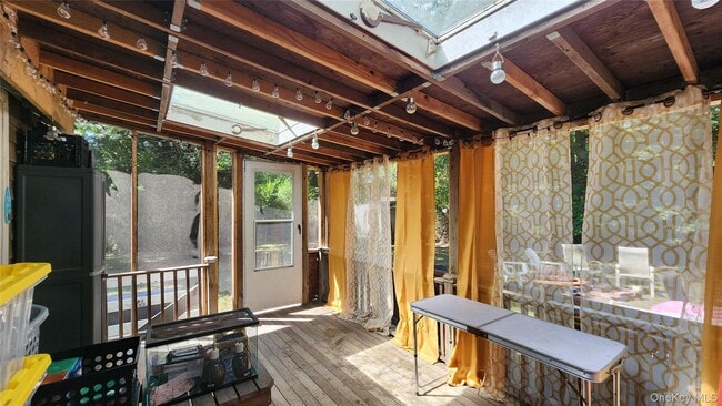 Building Photo - 193 Commack Rd