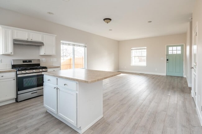 Building Photo - 20688 White Dove Ln