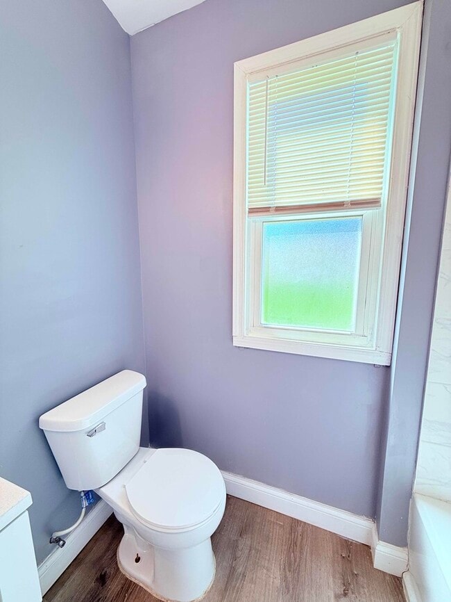 Building Photo - 3 Bed, 1 Bath Home with Modern Amenities / Vouchers Accepted / Available Now!