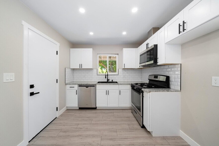 Building Photo - 3944 Apple Blossom Way