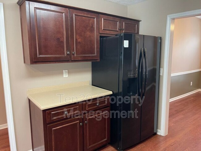 Building Photo - 7974 N Ivy Park Dr