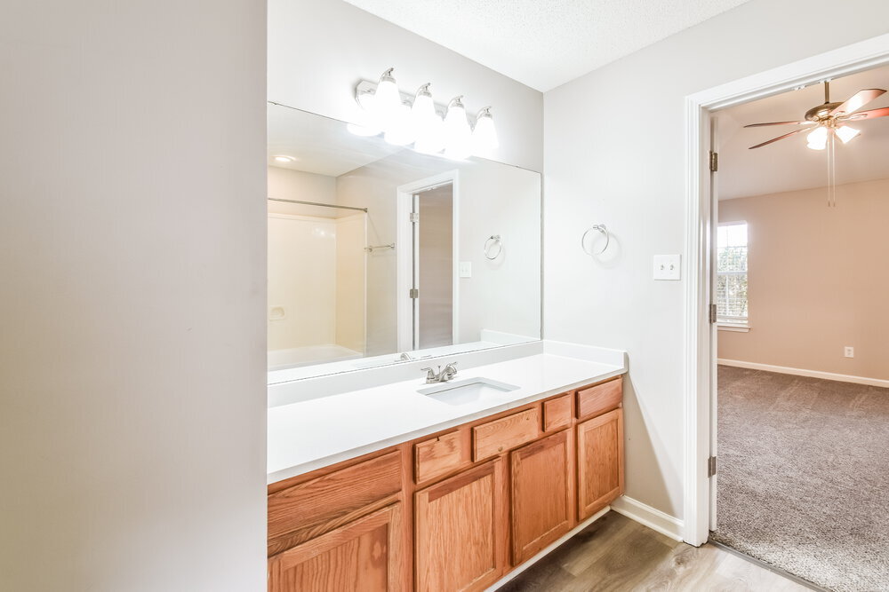 Building Photo - 1107 Breezy Valley Dr