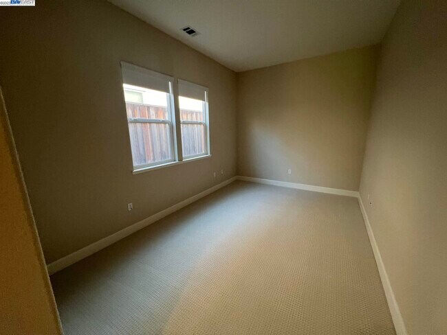 Building Photo - 1695 N Terracina Dr