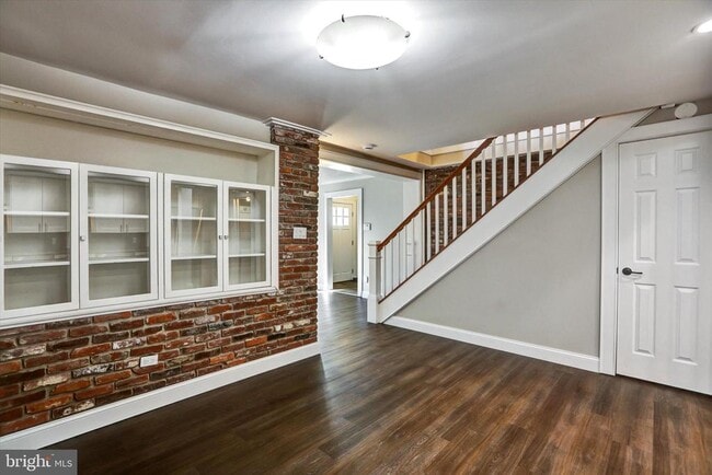 Building Photo - 722 Genessee St