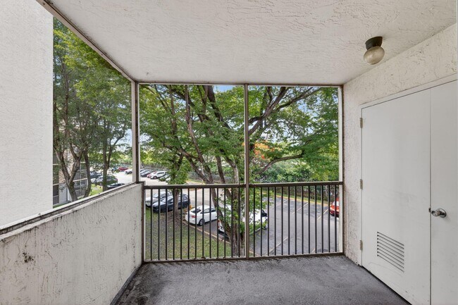 Building Photo - 8373 Lake Dr