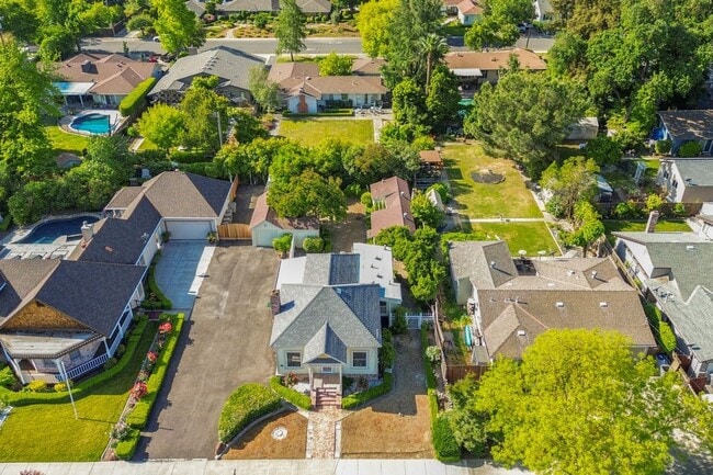 Building Photo - Pendegast House-ADU