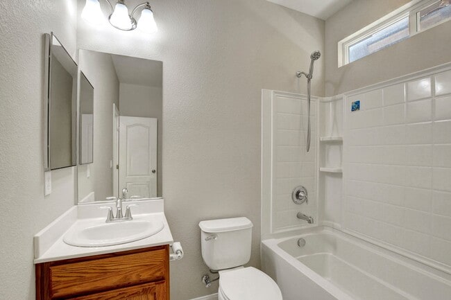 Building Photo - 3 Bedroom Split Level Home in Centennial H...