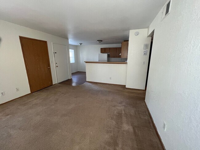 Building Photo - Best kept Fourplex- Mature Landscaping