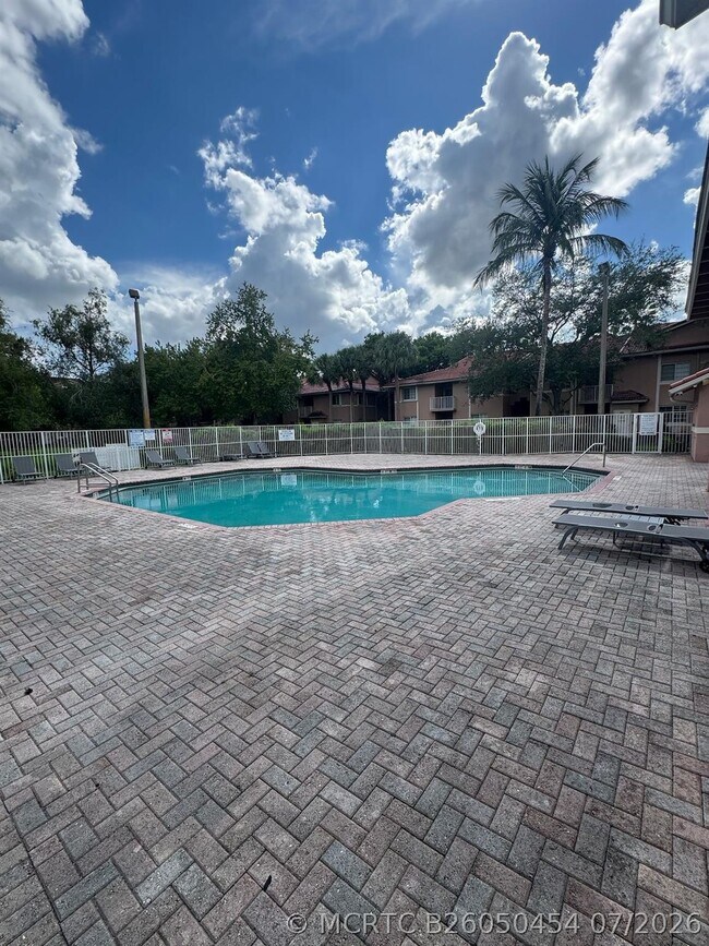 Building Photo - 3221 Sabal Palm Manor